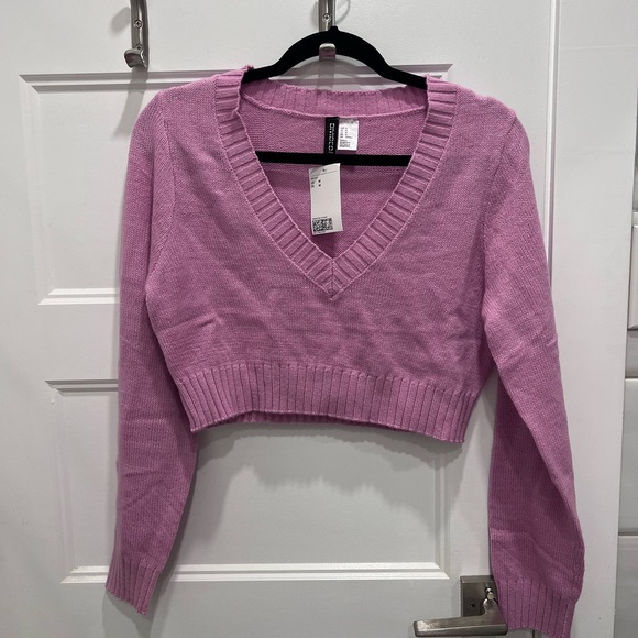 cropped pink vneck knit sweater - Picture 2 of 5